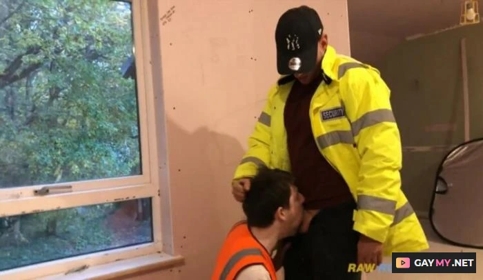 Slacking Builder Gets Fucking From Big Cock Boss (HD 720p)