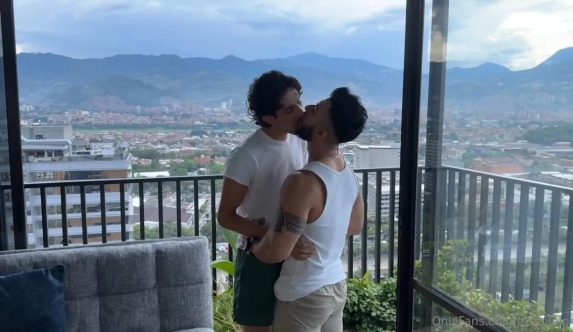 Camilo Lopez And Enrique Mudu Fuck Bareback Outdoors